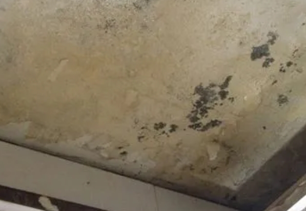 泸州阳台漏水维修公司分享下泸州卫生间渗水维修需要注意哪些问题。